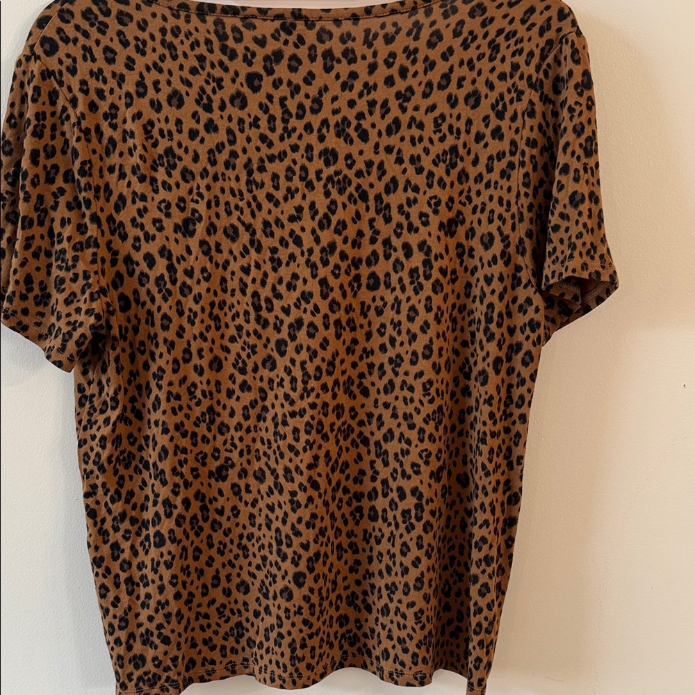 Old Navy Brown Leopard Print V-Neck Tee - Picture 3 of 3